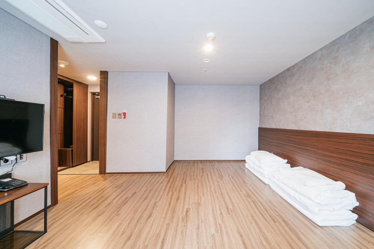Hotel With City Jeju Eksteriør billede